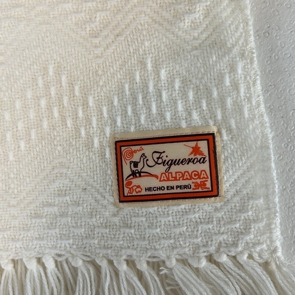 Figueroa Alpaca Fringed Scarf Winter White Textured Pattern EUC - Picture 3 of 6